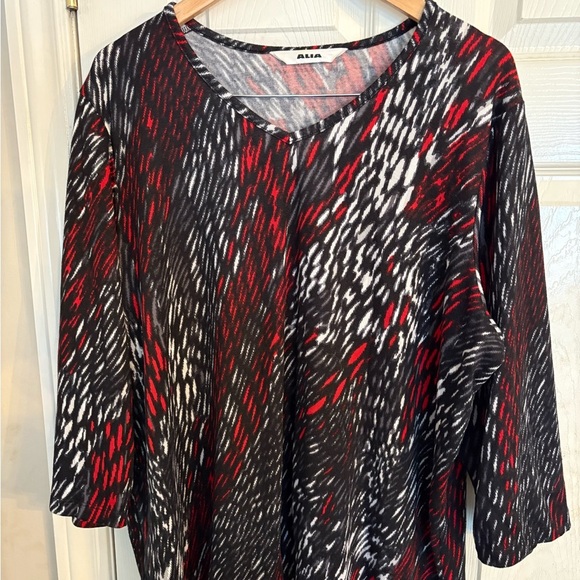 Alia Women's Black and Red Top unsized but at least a 2X - Picture 1 of 5